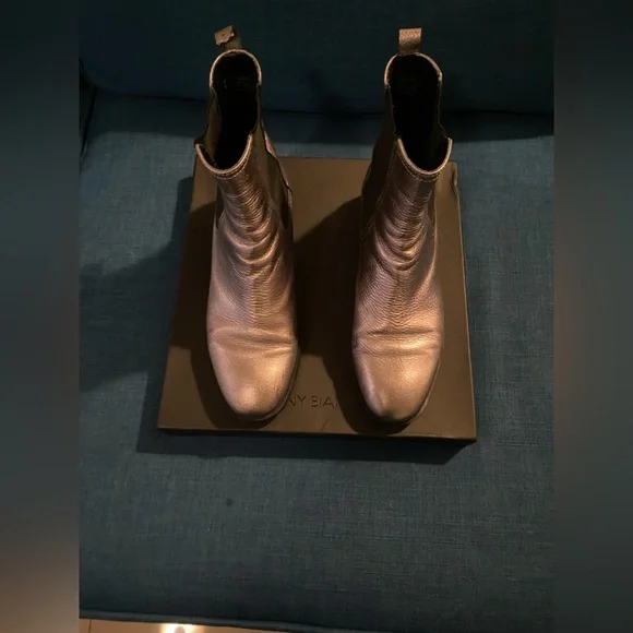 Kenneth Cole metallic ankle boots in size 8.5. - Picture 2 of 12